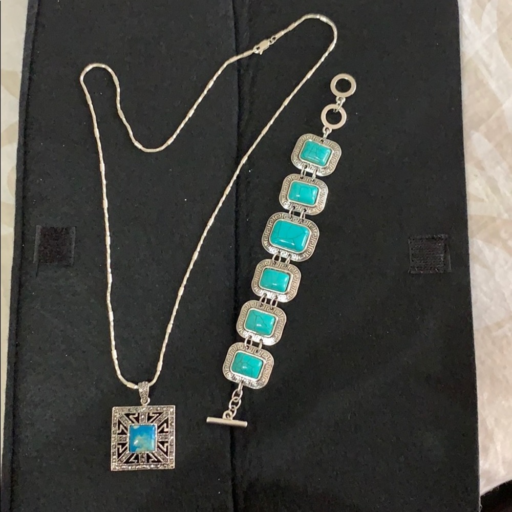 Beautiful turquoise locket necklace with bracelet